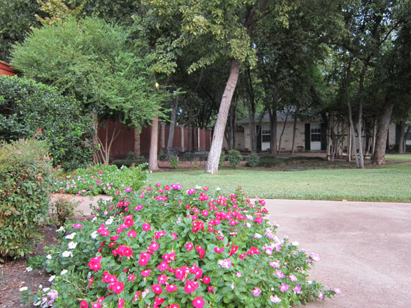 Colonial Gardens - Fort Worth